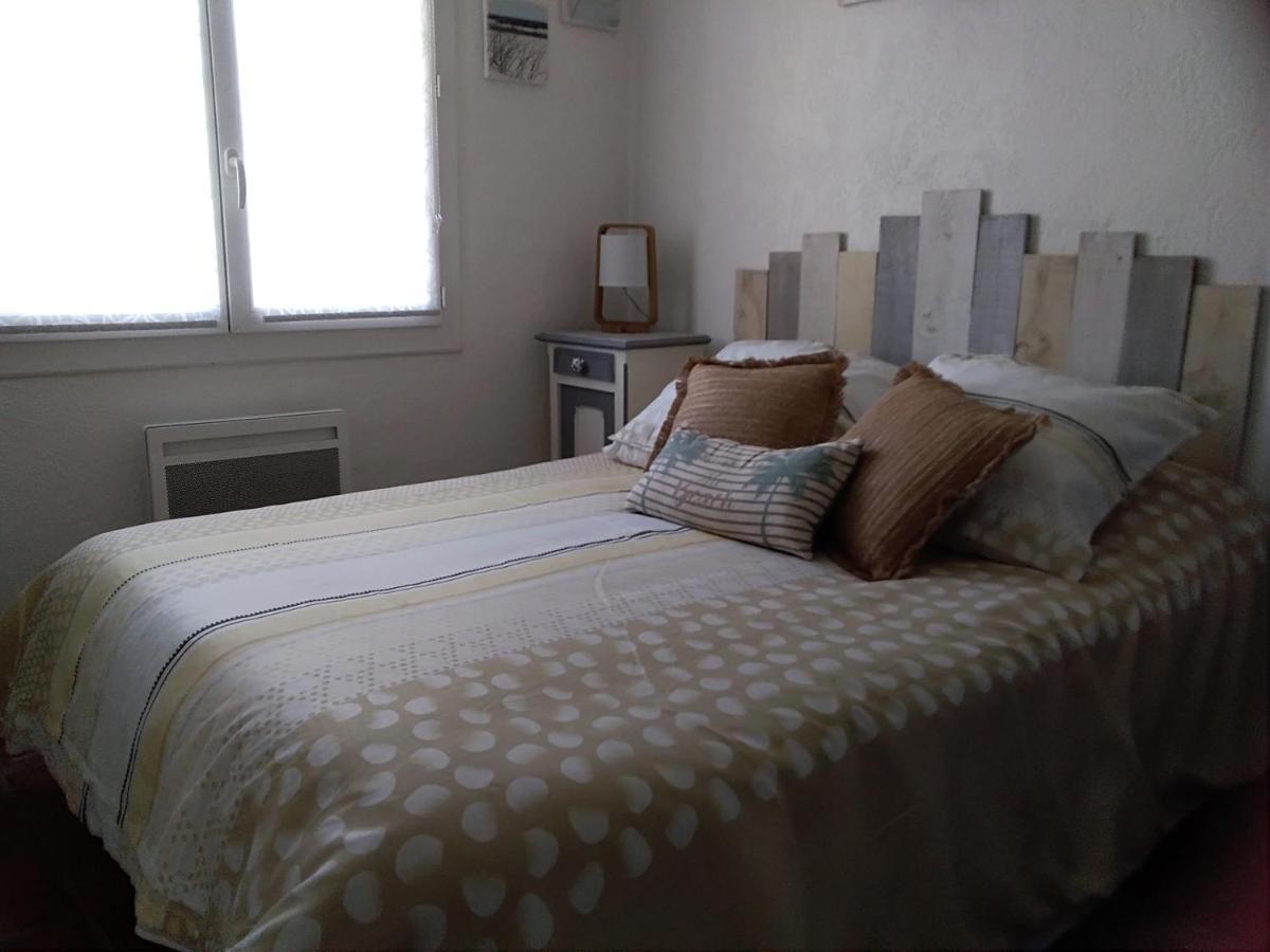 Le Petit Patio Panzió Aigues-Mortes Kültér fotó